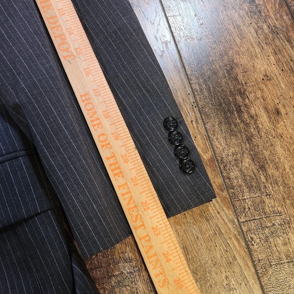 Jos. A. Bank Stays Cool 2 Piece Suit Mens Size 42S 36x25 Charcoal Gray Pinstripe - Picture 8 of 13